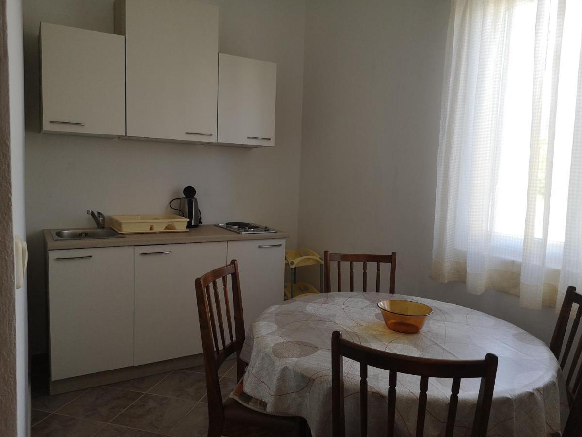 Apartman Nea Nin Bagian luar foto