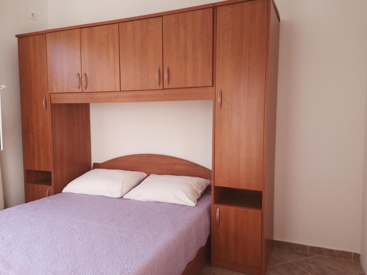 Apartman Nea Nin Bagian luar foto